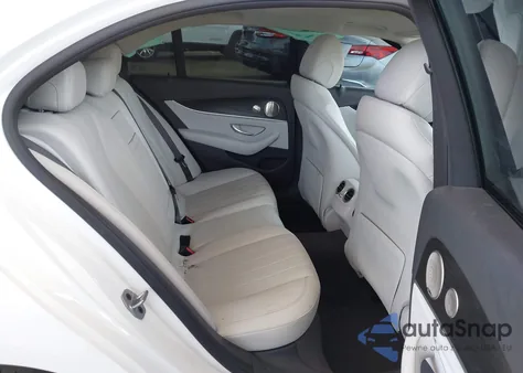 2021 Mercedes-Benz E 350 z USA, uszkodzony, nr VIN W1KZF8DBXMA973442